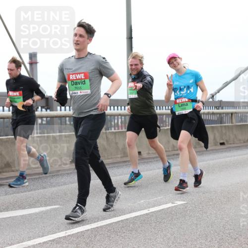 03.10.2025 - Köhlbrandbrückenlauf Lena Gebhardt http://msf.ph/oto/9202083 03.10.2025 15:47:58 Position 2 7655, 7468, 7358 meine-sportfotos.de