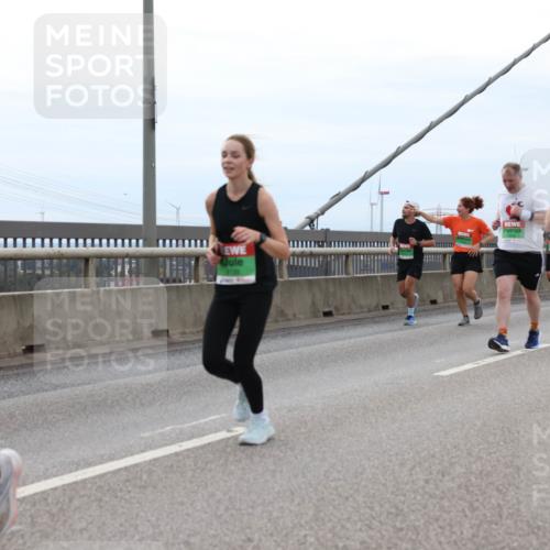 03.10.2025 - Köhlbrandbrückenlauf Lena Gebhardt http://msf.ph/oto/9202092 03.10.2025 15:48:00 Position 2 7153 meine-sportfotos.de