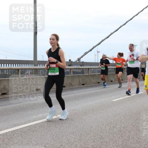 03.10.2025 - Köhlbrandbrückenlauf Lena Gebhardt http://msf.ph/oto/9202093 03.10.2025 15:48:00 Position 2 9139, 7153 meine-sportfotos.de