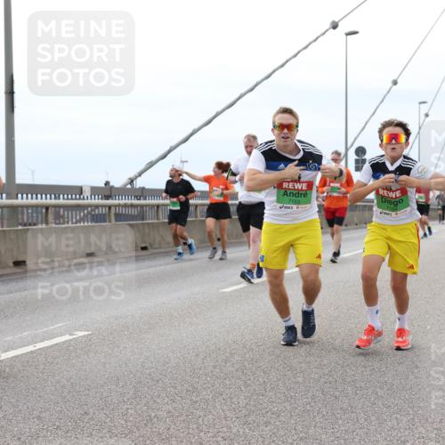 03.10.2025 - Köhlbrandbrückenlauf Lena Gebhardt http://msf.ph/oto/9202094 03.10.2025 15:48:00 Position 2 9139, 7153, 7154 meine-sportfotos.de