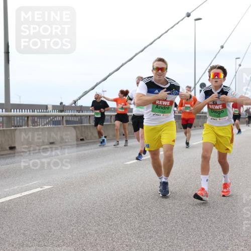 03.10.2025 - Köhlbrandbrückenlauf Lena Gebhardt http://msf.ph/oto/9202095 03.10.2025 15:48:00 Position 2 9139, 7153, 7154 meine-sportfotos.de
