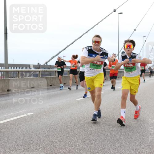 03.10.2025 - Köhlbrandbrückenlauf Lena Gebhardt http://msf.ph/oto/9202096 03.10.2025 15:48:00 Position 2 9139, 9, 7153, 7154 meine-sportfotos.de