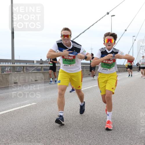 03.10.2025 - Köhlbrandbrückenlauf Lena Gebhardt http://msf.ph/oto/9202098 03.10.2025 15:48:01 Position 2 7153, 7154 meine-sportfotos.de