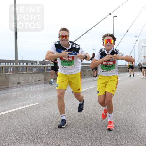 03.10.2025 - Köhlbrandbrückenlauf Lena Gebhardt http://msf.ph/oto/9202099 03.10.2025 15:48:01 Position 2 7153, 7154 meine-sportfotos.de