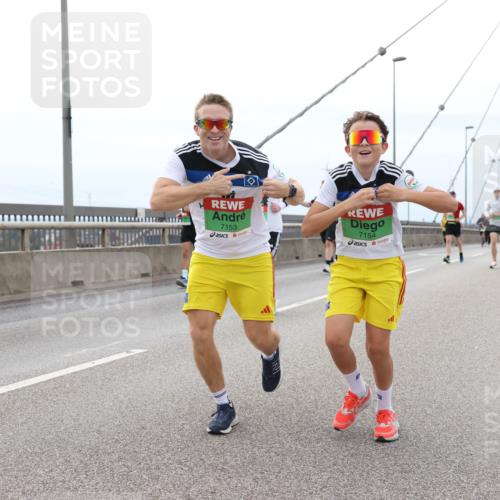 03.10.2025 - Köhlbrandbrückenlauf Lena Gebhardt http://msf.ph/oto/9202100 03.10.2025 15:48:01 Position 2 7153, 7154 meine-sportfotos.de