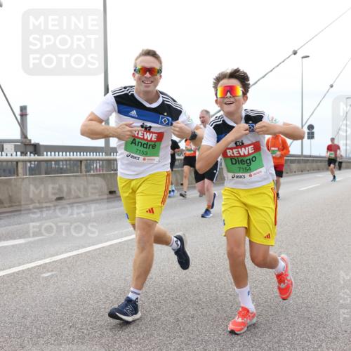 03.10.2025 - Köhlbrandbrückenlauf Lena Gebhardt http://msf.ph/oto/9202105 03.10.2025 15:48:01 Position 2 7153, 66, 7154 meine-sportfotos.de