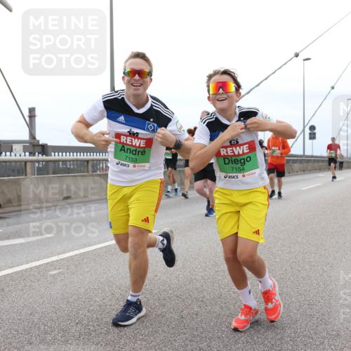 03.10.2025 - Köhlbrandbrückenlauf Lena Gebhardt http://msf.ph/oto/9202106 03.10.2025 15:48:01 Position 2 7153, 6, 7154 meine-sportfotos.de