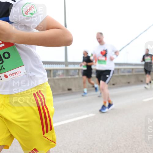 03.10.2025 - Köhlbrandbrückenlauf Lena Gebhardt http://msf.ph/oto/9202107 03.10.2025 15:48:01 Position 2 7154 meine-sportfotos.de