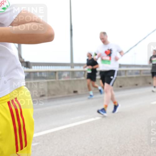 03.10.2025 - Köhlbrandbrückenlauf Lena Gebhardt http://msf.ph/oto/9202108 03.10.2025 15:48:01 Position 2 7154 meine-sportfotos.de