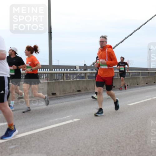 03.10.2025 - Köhlbrandbrückenlauf Lena Gebhardt http://msf.ph/oto/9202115 03.10.2025 15:48:02 Position 2  meine-sportfotos.de