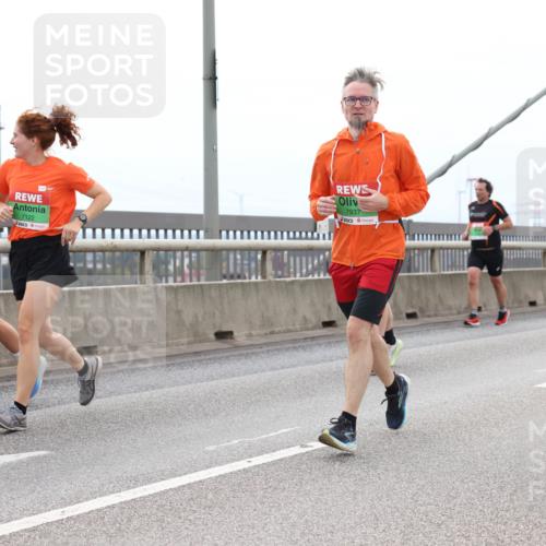 03.10.2025 - Köhlbrandbrückenlauf Lena Gebhardt http://msf.ph/oto/9202116 03.10.2025 15:48:03 Position 2 7122, 7937 meine-sportfotos.de