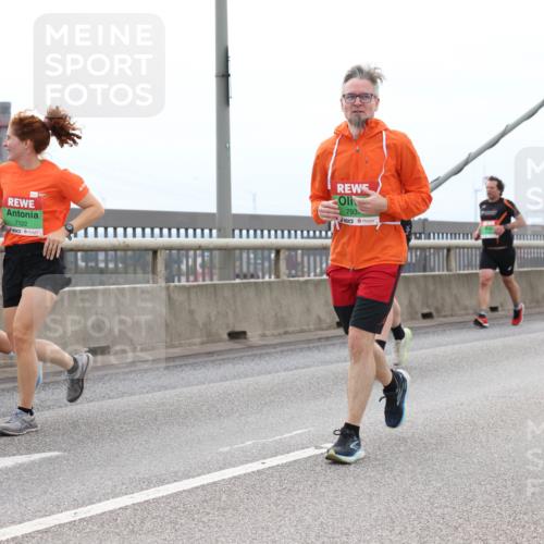 03.10.2025 - Köhlbrandbrückenlauf Lena Gebhardt http://msf.ph/oto/9202117 03.10.2025 15:48:03 Position 2 7122, 793 meine-sportfotos.de