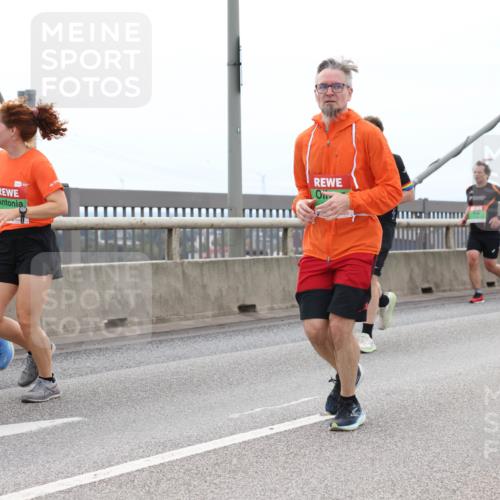 03.10.2025 - Köhlbrandbrückenlauf Lena Gebhardt http://msf.ph/oto/9202119 03.10.2025 15:48:03 Position 2  meine-sportfotos.de
