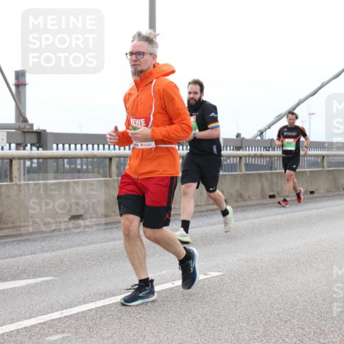 03.10.2025 - Köhlbrandbrückenlauf Lena Gebhardt http://msf.ph/oto/9202120 03.10.2025 15:48:03 Position 2  meine-sportfotos.de