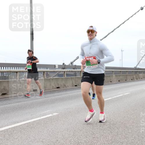 03.10.2025 - Köhlbrandbrückenlauf Lena Gebhardt http://msf.ph/oto/9202130 03.10.2025 15:48:05 Position 2  meine-sportfotos.de
