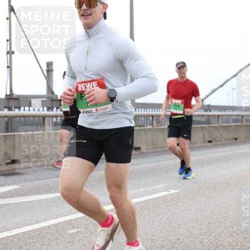 03.10.2025 - Köhlbrandbrückenlauf Lena Gebhardt http://msf.ph/oto/9202134 03.10.2025 15:48:06 Position 2  meine-sportfotos.de