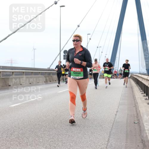 03.10.2025 - Köhlbrandbrückenlauf Lena Gebhardt http://msf.ph/oto/9202144 03.10.2025 15:48:07 Position 2 7348 meine-sportfotos.de