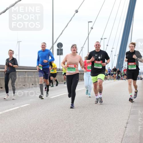 03.10.2025 - Köhlbrandbrückenlauf Lena Gebhardt http://msf.ph/oto/9202153 03.10.2025 15:48:10 Position 2 7393, 9470 meine-sportfotos.de