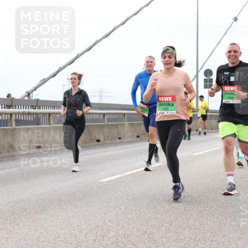 03.10.2025 - Köhlbrandbrückenlauf Lena Gebhardt http://msf.ph/oto/9202159 03.10.2025 15:48:11 Position 2 7393, 8096, 9470 meine-sportfotos.de