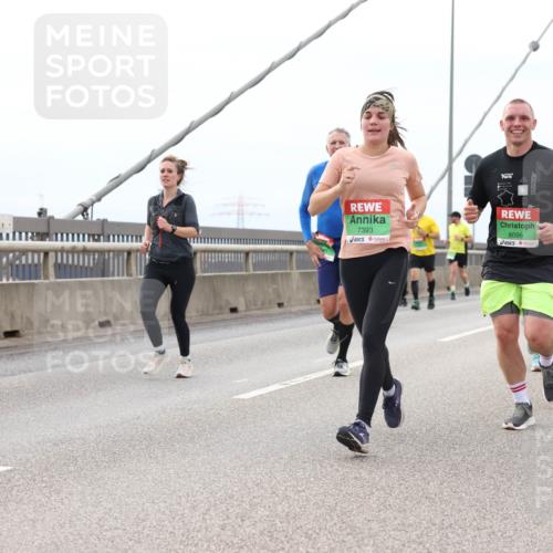 03.10.2025 - Köhlbrandbrückenlauf Lena Gebhardt http://msf.ph/oto/9202161 03.10.2025 15:48:11 Position 2 7393, 8096, 9470 meine-sportfotos.de