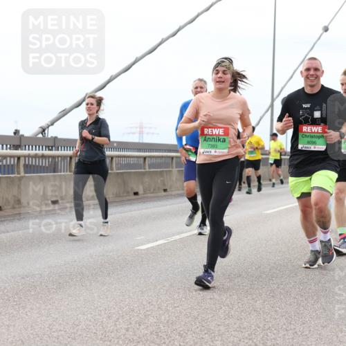 03.10.2025 - Köhlbrandbrückenlauf Lena Gebhardt http://msf.ph/oto/9202162 03.10.2025 15:48:11 Position 2 9, 7393, 8096, 9470 meine-sportfotos.de
