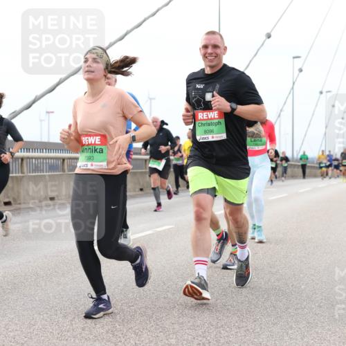 03.10.2025 - Köhlbrandbrückenlauf Lena Gebhardt http://msf.ph/oto/9202163 03.10.2025 15:48:12 Position 2 7393, 8096 meine-sportfotos.de