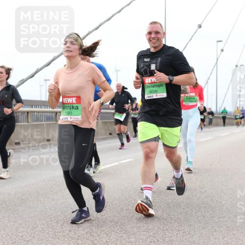03.10.2025 - Köhlbrandbrückenlauf Lena Gebhardt http://msf.ph/oto/9202164 03.10.2025 15:48:12 Position 2 7393, 8096 meine-sportfotos.de