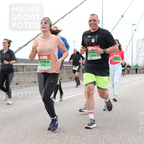 03.10.2025 - Köhlbrandbrückenlauf Lena Gebhardt http://msf.ph/oto/9202165 03.10.2025 15:48:12 Position 2 7393, 8096 meine-sportfotos.de