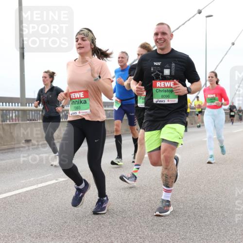 03.10.2025 - Köhlbrandbrückenlauf Lena Gebhardt http://msf.ph/oto/9202166 03.10.2025 15:48:12 Position 2 8096, 7393 meine-sportfotos.de