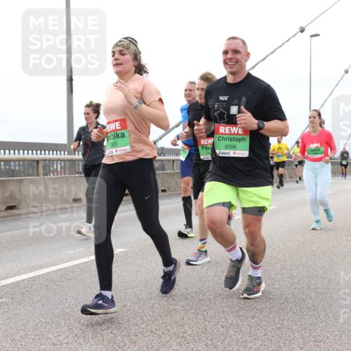 03.10.2025 - Köhlbrandbrückenlauf Lena Gebhardt http://msf.ph/oto/9202168 03.10.2025 15:48:12 Position 2 7393, 8096 meine-sportfotos.de