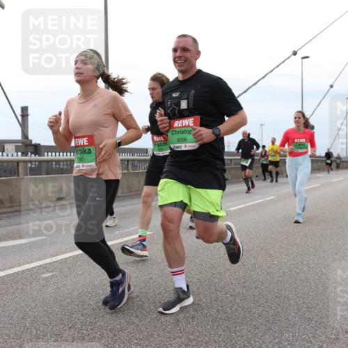 03.10.2025 - Köhlbrandbrückenlauf Lena Gebhardt http://msf.ph/oto/9202169 03.10.2025 15:48:12 Position 2 7393, 8096, 470 meine-sportfotos.de