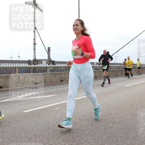 03.10.2025 - Köhlbrandbrückenlauf Lena Gebhardt http://msf.ph/oto/9202177 03.10.2025 15:48:14 Position 2  meine-sportfotos.de