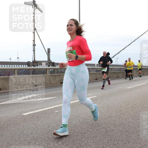 03.10.2025 - Köhlbrandbrückenlauf Lena Gebhardt http://msf.ph/oto/9202178 03.10.2025 15:48:14 Position 2  meine-sportfotos.de