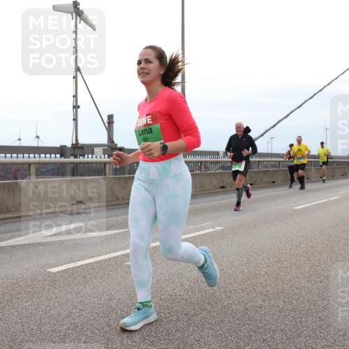 03.10.2025 - Köhlbrandbrückenlauf Lena Gebhardt http://msf.ph/oto/9202179 03.10.2025 15:48:14 Position 2 7962 meine-sportfotos.de