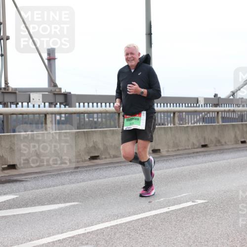 03.10.2025 - Köhlbrandbrückenlauf Lena Gebhardt http://msf.ph/oto/9202180 03.10.2025 15:48:15 Position 2 9418 meine-sportfotos.de
