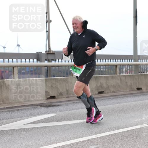 03.10.2025 - Köhlbrandbrückenlauf Lena Gebhardt http://msf.ph/oto/9202182 03.10.2025 15:48:15 Position 2 94 meine-sportfotos.de