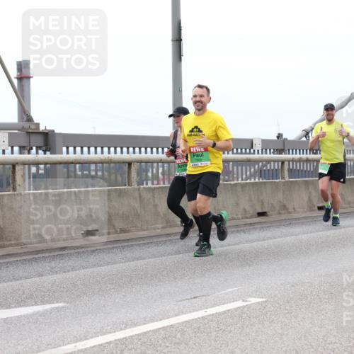 03.10.2025 - Köhlbrandbrückenlauf Lena Gebhardt http://msf.ph/oto/9202187 03.10.2025 15:48:17 Position 2 7903 meine-sportfotos.de