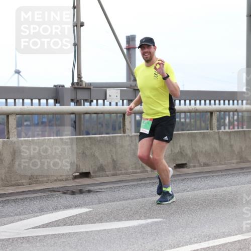 03.10.2025 - Köhlbrandbrückenlauf Lena Gebhardt http://msf.ph/oto/9202198 03.10.2025 15:48:19 Position 2  meine-sportfotos.de