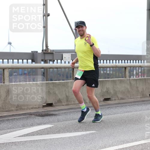 03.10.2025 - Köhlbrandbrückenlauf Lena Gebhardt http://msf.ph/oto/9202199 03.10.2025 15:48:19 Position 2  meine-sportfotos.de