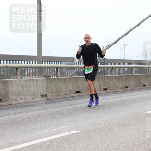 03.10.2025 - Köhlbrandbrückenlauf Lena Gebhardt http://msf.ph/oto/9202201 03.10.2025 15:48:20 Position 2 91 meine-sportfotos.de