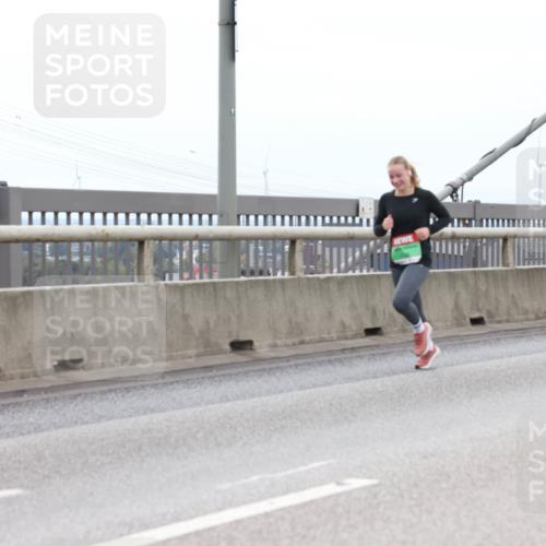 03.10.2025 - Köhlbrandbrückenlauf Lena Gebhardt http://msf.ph/oto/9202211 03.10.2025 15:48:23 Position 2  meine-sportfotos.de