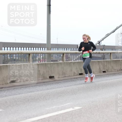 03.10.2025 - Köhlbrandbrückenlauf Lena Gebhardt http://msf.ph/oto/9202212 03.10.2025 15:48:23 Position 2  meine-sportfotos.de