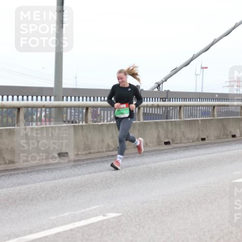 03.10.2025 - Köhlbrandbrückenlauf Lena Gebhardt http://msf.ph/oto/9202214 03.10.2025 15:48:23 Position 2  meine-sportfotos.de