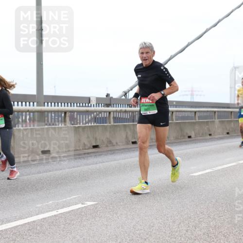 03.10.2025 - Köhlbrandbrückenlauf Lena Gebhardt http://msf.ph/oto/9202218 03.10.2025 15:48:24 Position 2 7135, 8901 meine-sportfotos.de