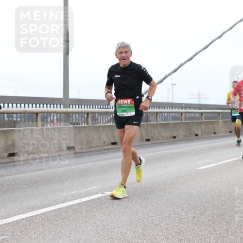 03.10.2025 - Köhlbrandbrückenlauf Lena Gebhardt http://msf.ph/oto/9202220 03.10.2025 15:48:24 Position 2 8901 meine-sportfotos.de