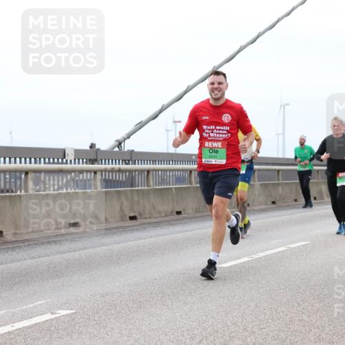 03.10.2025 - Köhlbrandbrückenlauf Lena Gebhardt http://msf.ph/oto/9202222 03.10.2025 15:48:25 Position 2 9334, 7488 meine-sportfotos.de