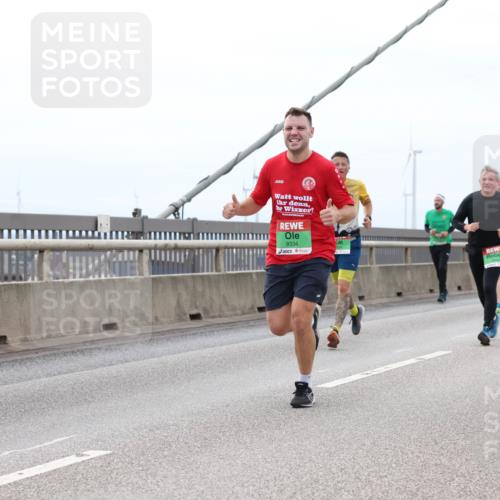 03.10.2025 - Köhlbrandbrückenlauf Lena Gebhardt http://msf.ph/oto/9202224 03.10.2025 15:48:25 Position 2 9334, 7488 meine-sportfotos.de