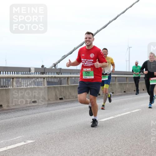 03.10.2025 - Köhlbrandbrückenlauf Lena Gebhardt http://msf.ph/oto/9202225 03.10.2025 15:48:25 Position 2 9334, 7488, 800 meine-sportfotos.de
