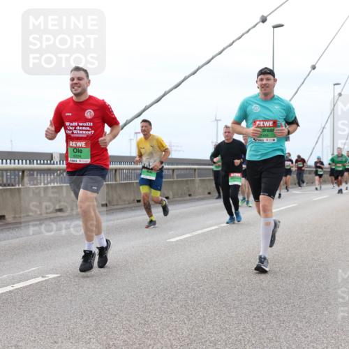 03.10.2025 - Köhlbrandbrückenlauf Lena Gebhardt http://msf.ph/oto/9202226 03.10.2025 15:48:26 Position 2 9334, 7488 meine-sportfotos.de