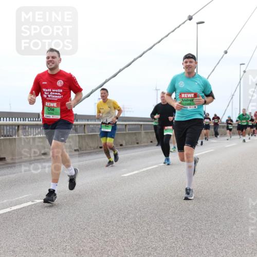 03.10.2025 - Köhlbrandbrückenlauf Lena Gebhardt http://msf.ph/oto/9202227 03.10.2025 15:48:26 Position 2 9334, 7488, 108 meine-sportfotos.de